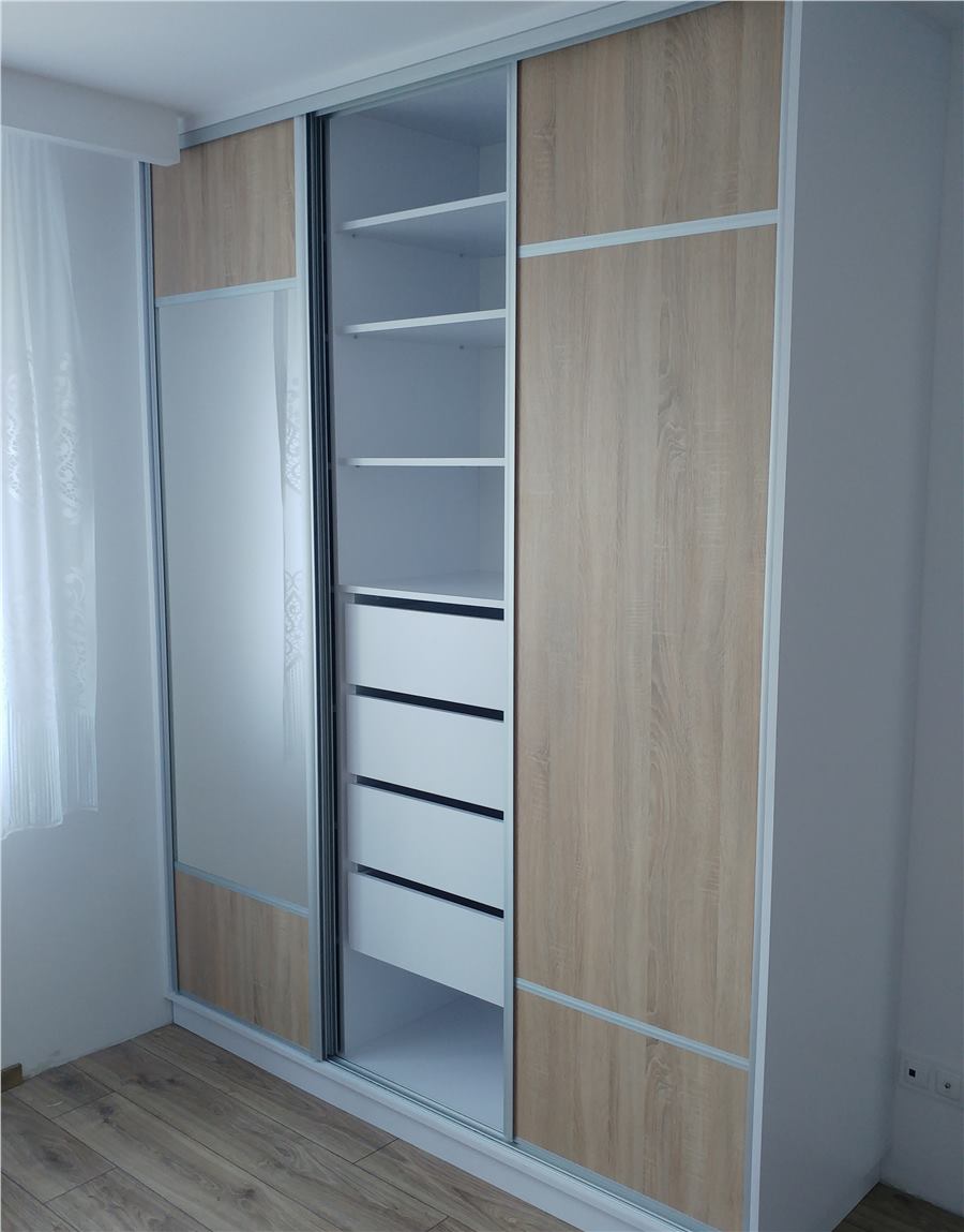 Szafa z drzwiami przesuwnymi - Rzeszów